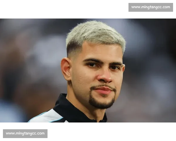 世俱杯争议判罚引爆瓜帅暴怒！多库补时被铲无哨，曼城错失绝杀遭淘汰